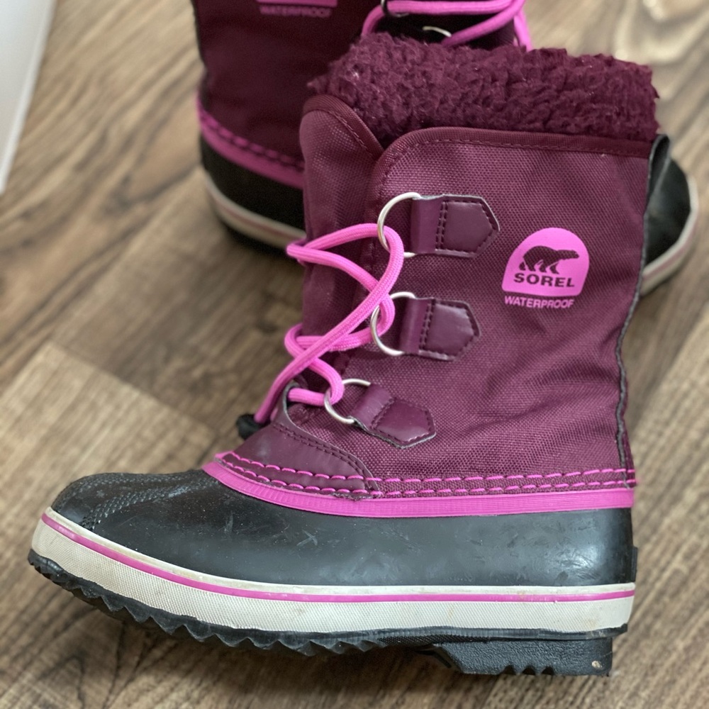 Lined waterproof boots.